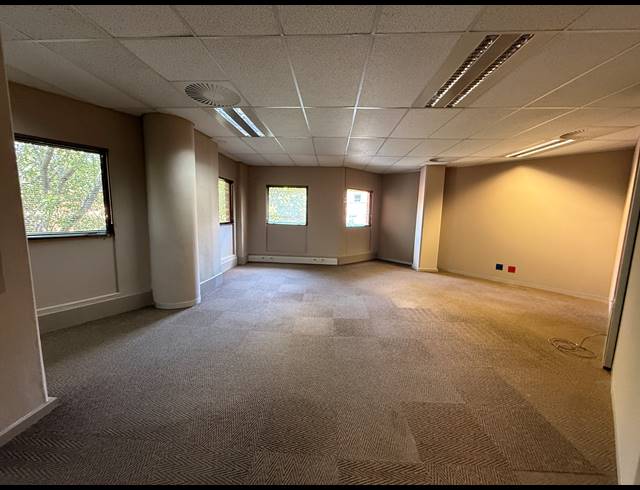 555M² OFFICE TO LET IN PARKTOWN